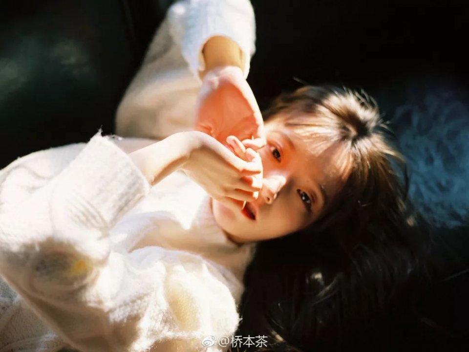 她自称撞脸换头宝贝、热巴、娜扎等多位明星？敢用不P的照片吗？