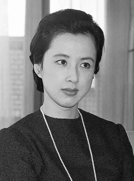 这四位冷门鬼魅颜，才称得上风情万种真尤物