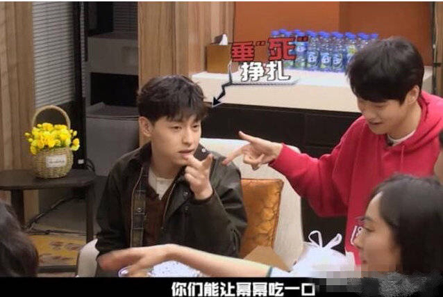 杨幂含情脉脉看邓伦？网友直呼太撩人！