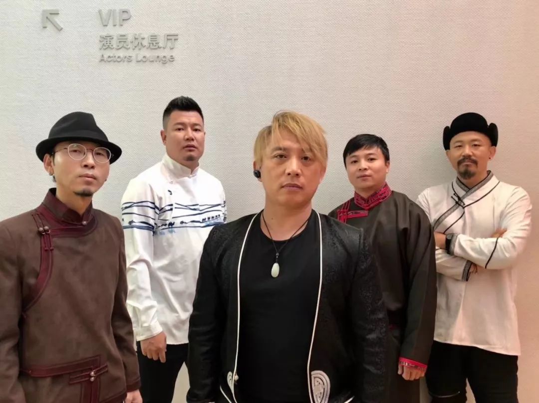 歌曲推荐 | 额尔古纳乐队&乌兰娜同台演绎内蒙古民歌《路边》