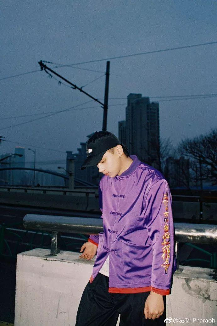 壁纸| 国内rapper之光,活死人成员法老真·宝藏男孩