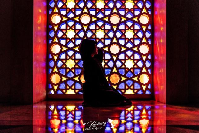 最有名的华人寺庙遇上最粉色的清真寺庙 只有这个城市能看到