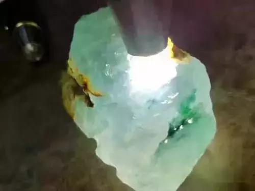 最俗的翡翠种水鉴别方法,看一眼就让你恍然大悟
