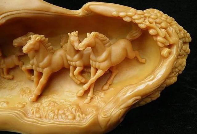 你认得出黄翡和黄龙玉吗?这两种玉石,哪种比较好?