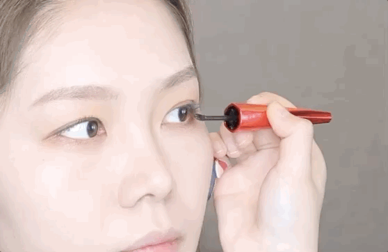 泫雅最新旅行照挑战性感极限？“性感小马儿”称号不是浪得虚名