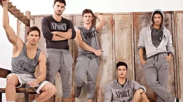运动裤也能变时髦？男生这10种运动裤搭配，舒适又好看！