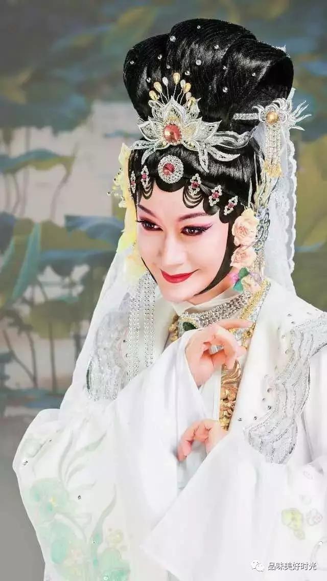 梅韵俊风 “吴氏青衣”神清骨俊 —— 记艺术大家吴汝俊的人生之梦