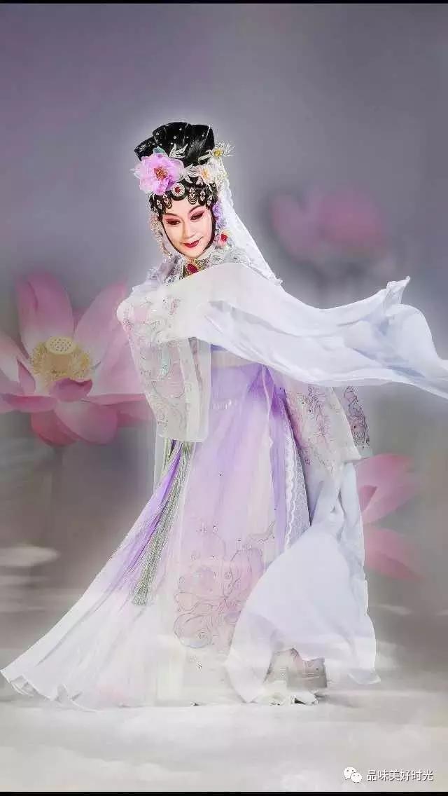 梅韵俊风 “吴氏青衣”神清骨俊 —— 记艺术大家吴汝俊的人生之梦