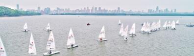 4月27日，第七届世界军人运动会帆船测试赛暨2019年全国青年帆船锦标赛在东湖帆船基地举行