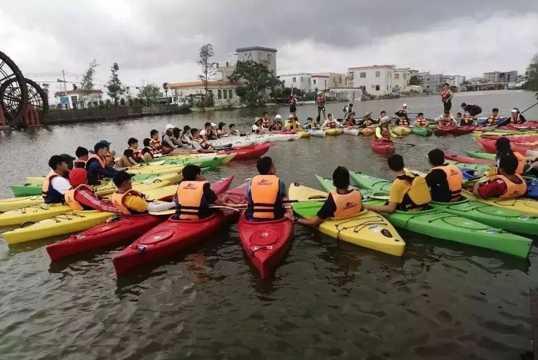 水乡划艇游 5月2日14时-17时30分,在红旗镇三板水乡将举行金湾皮划艇