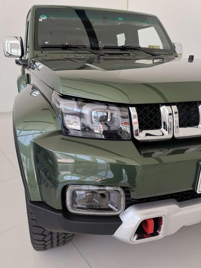 纯硬派的军绿,竟也美的,不能呼吸!北京BJ40到店实拍