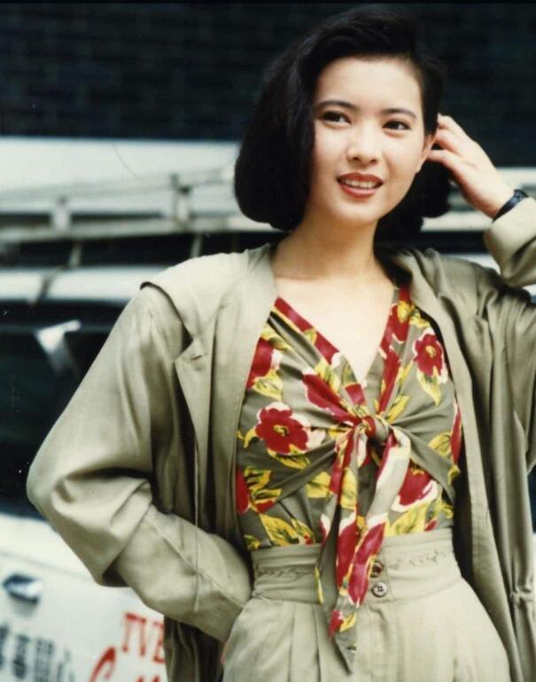 红梅盛放 英雄颂——蓝洁瑛