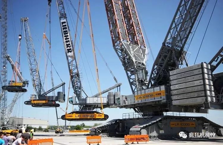 世界最高履带式起重机,可吊起3000吨重物,主臂长248米