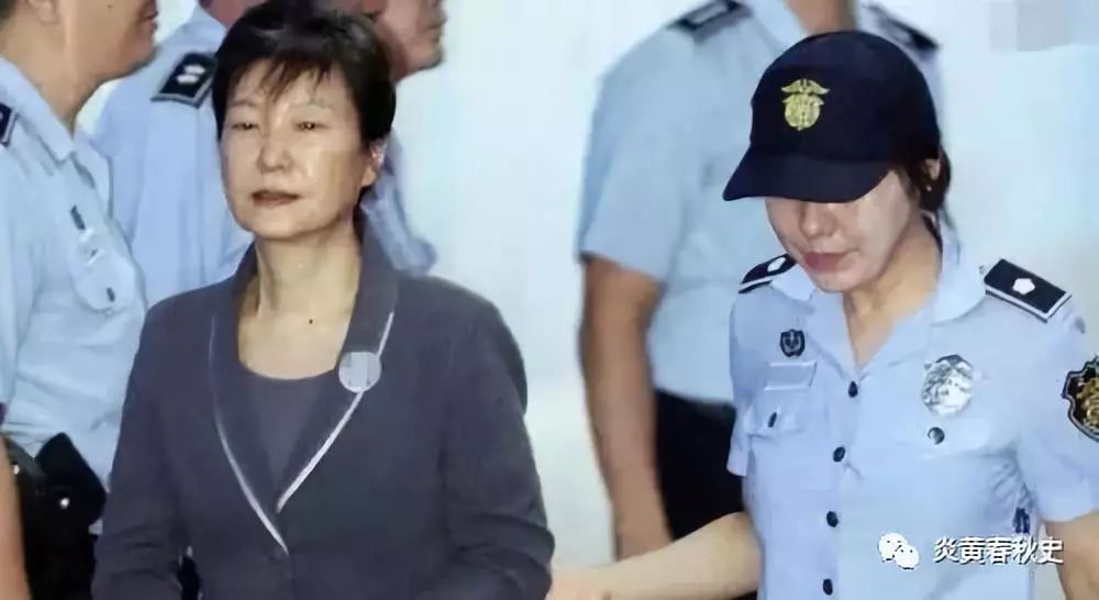 从镜头中的人性反思到社会责任的担当