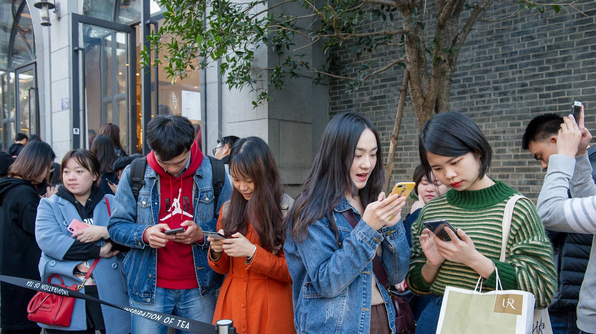 【虎嗅晚报】微信公众号可修改20个错字；特斯拉Model S在香港发生自燃事故