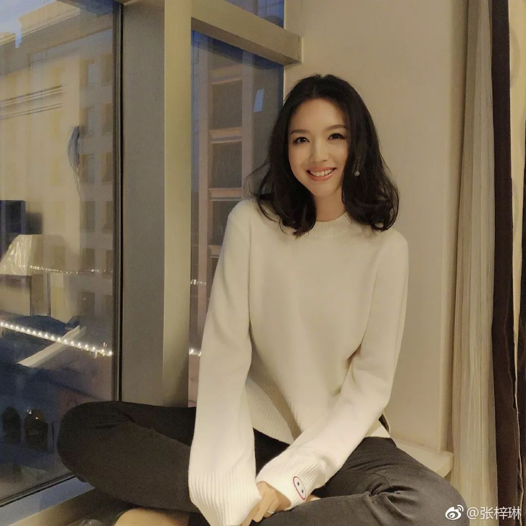 这个低调了12年的宝藏女孩，终于藏不住了.....