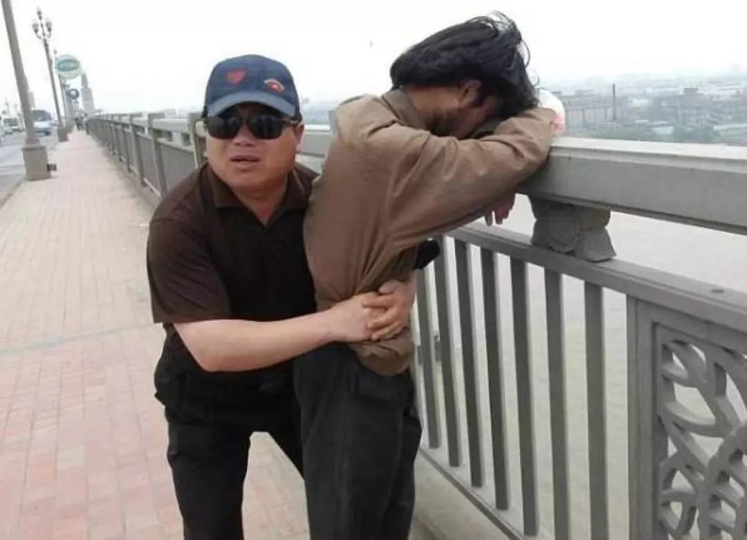 1个男人和351条人命：你想死？没那么简单！