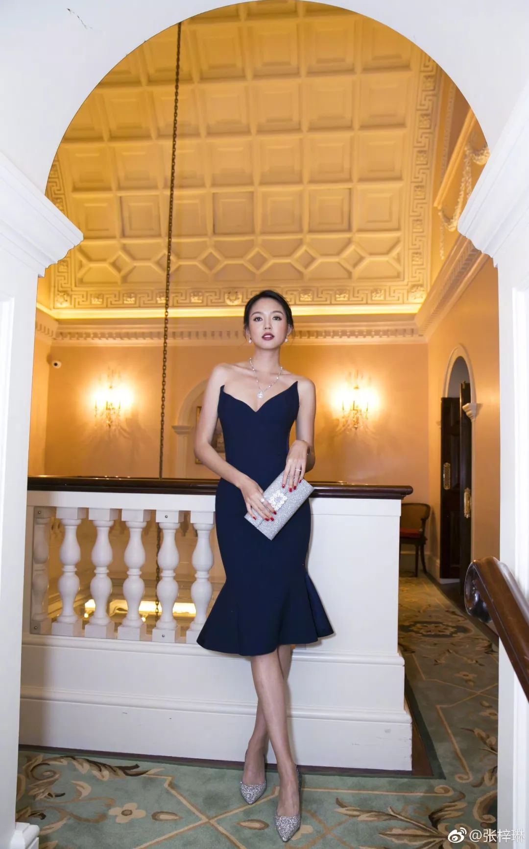 这个低调了12年的宝藏女孩，终于藏不住了.....