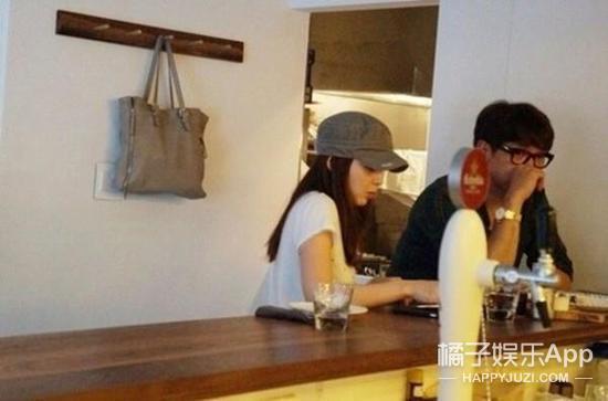 低调到大家都忘记他们已经结婚了...