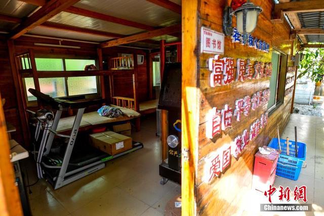 探访西沙甘泉岛:小岛美如翡翠 渔民居住点设施齐全