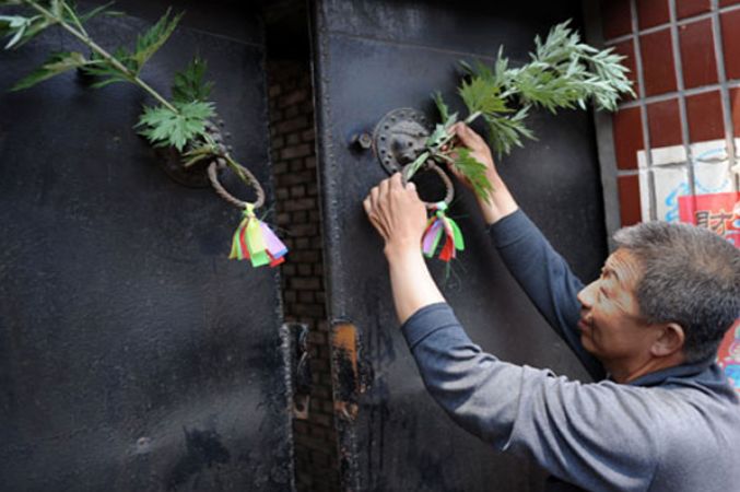 南方人get不到的北方槐花和艾草的做法，既简单又美味，值得收藏