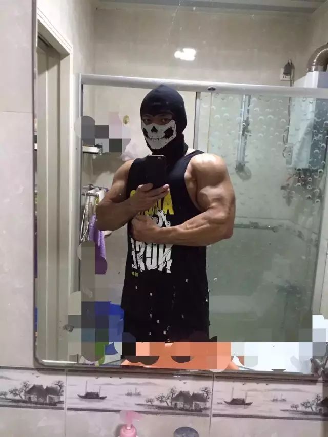 中国肌肉特警爆刷朋友圈满身腱子肉硬汉风十足罪犯看了都要颤抖