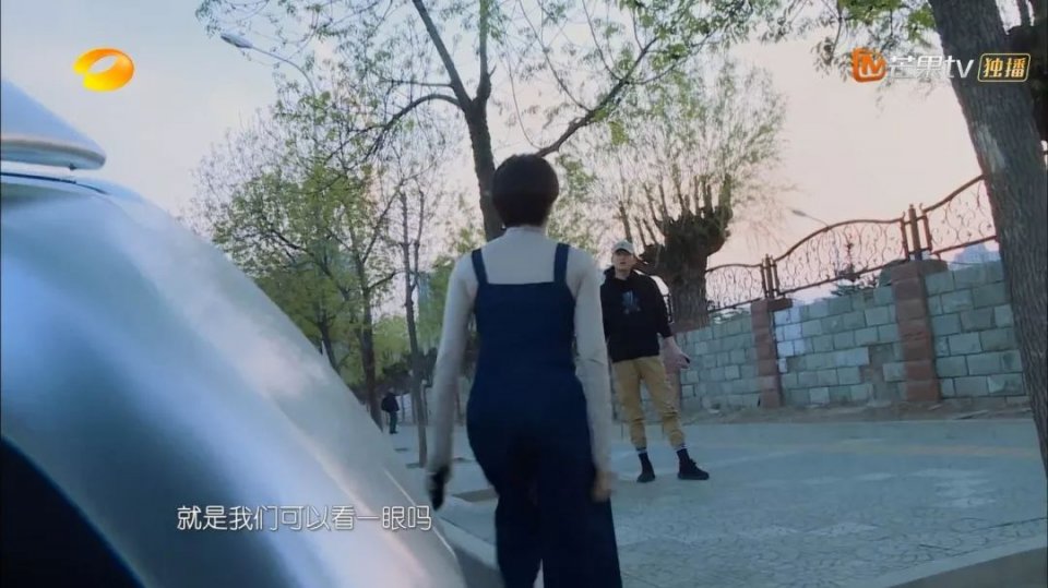 她的前男友是薛之谦？因误放前任歌曲被现任于小彤当街怒骂？