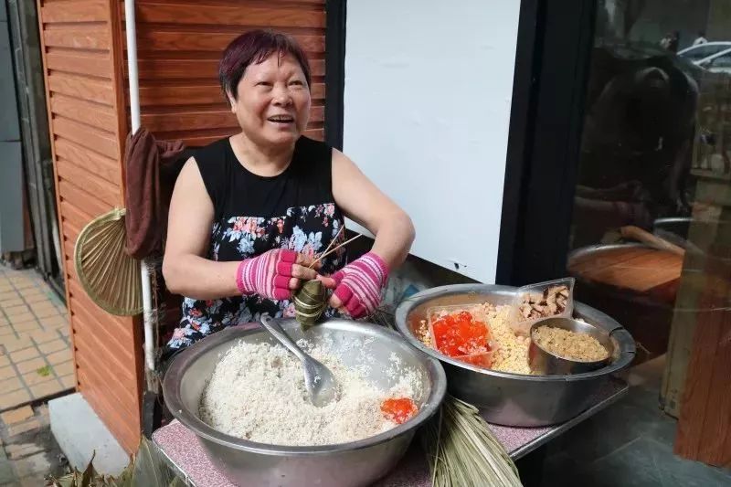 广州惠福东路卖粽20多年的肥姨