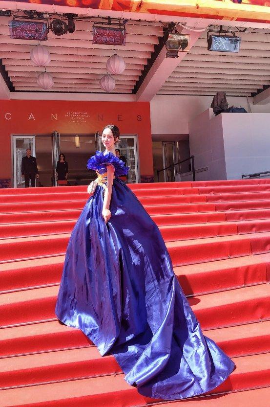 北京艾琳东方文化传媒总裁袁茵茵 出席戛纳电影节红毯