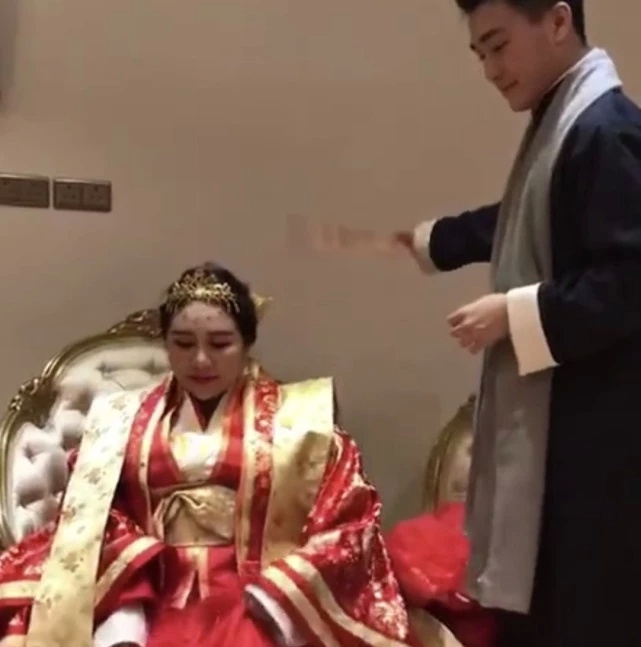 赌王四房女儿何超盈豪华“过大礼”曝光，像皇室公主出嫁一样夸张
