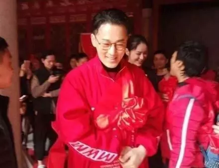 港媒曝林峯准备9克拉钻戒价值百万 张馨月稳坐“准峯嫂”位