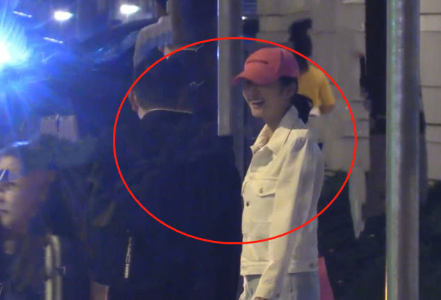 与张继科分手后，景甜与神秘男子共进晚餐，双方聊得很开心？