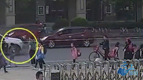 这种发生在上学路上的交通事故 并不少见 ↓↓↓  被撞的孩子是襄州
