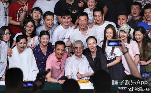 杨超越回应博主吐槽 贾静雯孙志浩离婚后首合影
