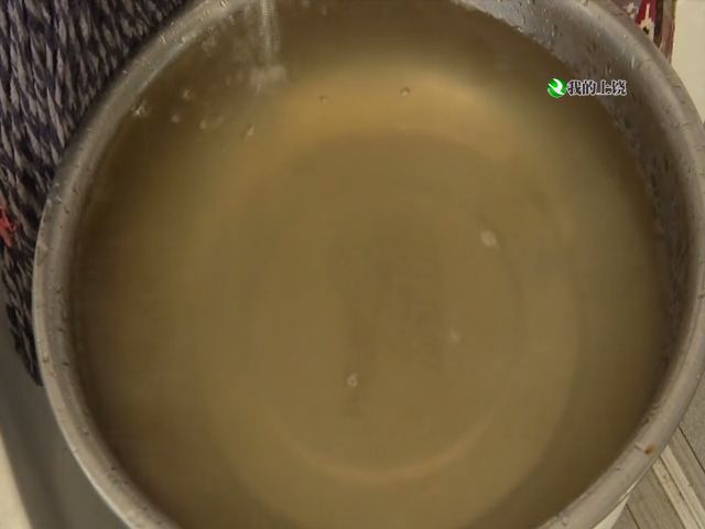 上饶某村居民喝"黄泥水"一年多 记者想看整改方案遭拒绝