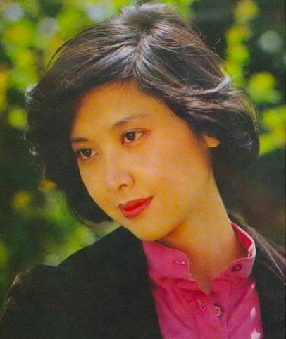 66岁女儿国国王朱琳结婚多年无子，身材优雅丝毫不像老年人