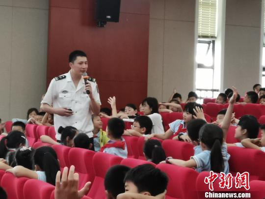 浙江省地方海事首家“少年海事学校”在杭州挂牌成立