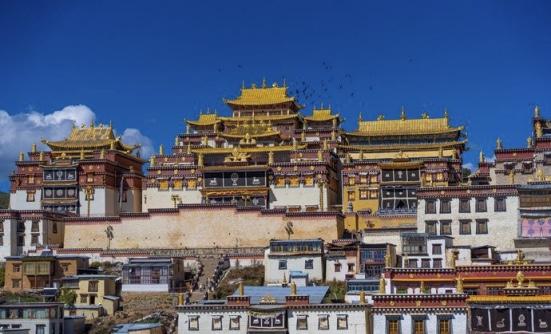 香格里拉的佛教圣地小布达拉宫——噶丹&middot;松赞林寺