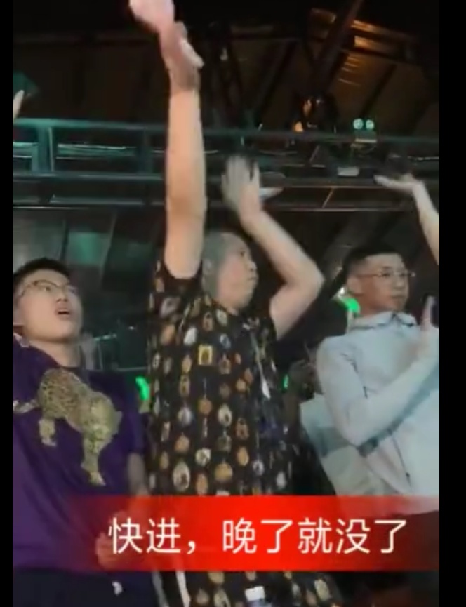 网红办活动一晚卖货四千万，李宇春林志颖都来为他演出？