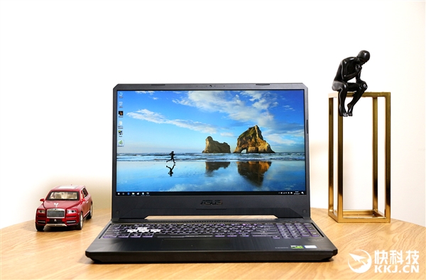 120Hz刷新率!华硕飞行堡垒7 Intel版图赏