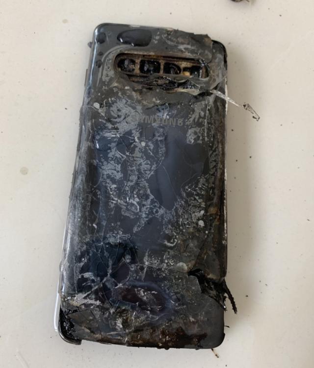 S10又发生自燃爆炸,三星公司专产“炸弹”?大家记得保命要紧__凤凰网