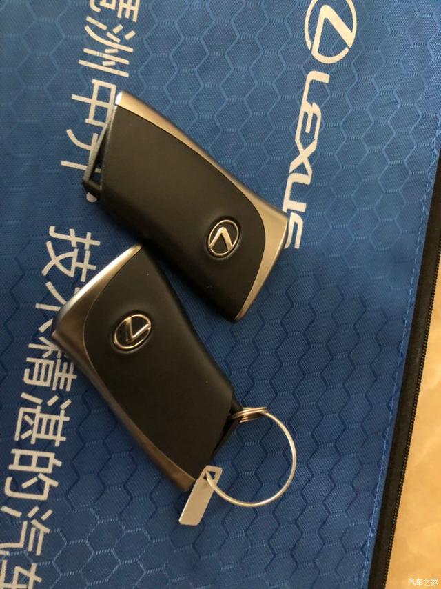 喜提新雷克萨斯ES260,落地31.5万,油耗最低4.5L要逆天了