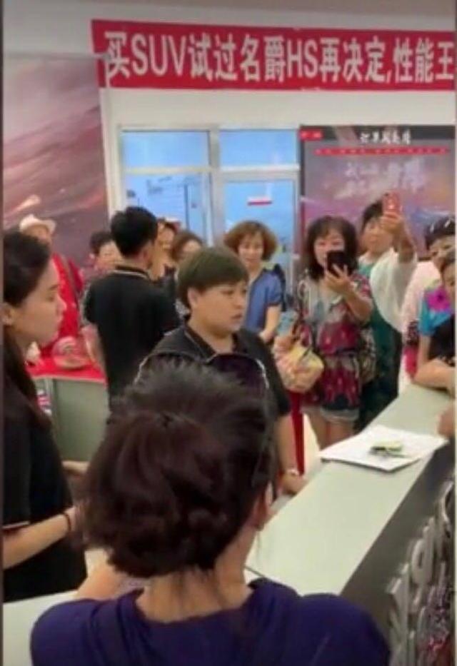 大爷13元购车遭反转为拍网剧，涉嫌价格欺诈，品牌方曾碰瓷马自达