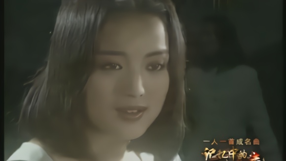 星辰献唱《昨夜白雪》感人仰卧,男女老少都唱,向落泪侧图解图片