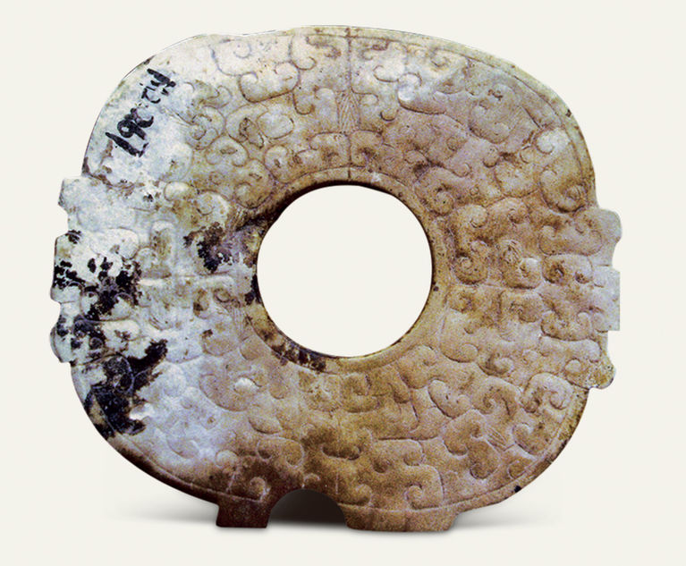 玉璧 直径6.85、孔径2.05、厚0.30厘米 淅川下寺2号墓出土