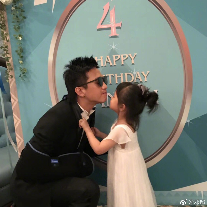 邓超自曝被女儿“折腾”很享受，父女两相处模式令人羡妒