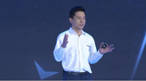 李彦宏在《人民日报》谈AI，“全局思维”亮了