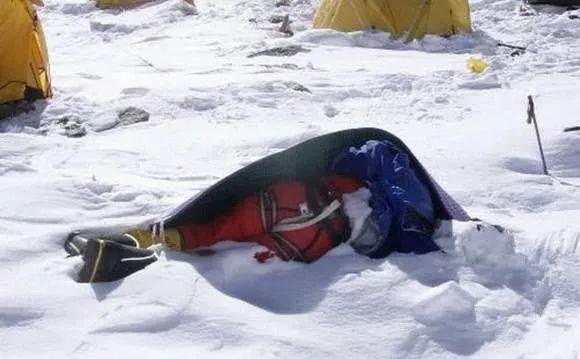 珠峰最著名的3具遗体:绿靴子,睡美人,休息者,为何没人
