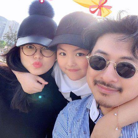 李湘近照曝膀大腰圆！全网点赞的芒果一姐，为何沦为全网群嘲