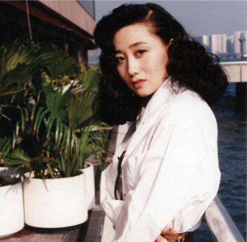 年轻时的利智,迷倒澳门赌王,成龙主动邀约,李连杰为她离婚